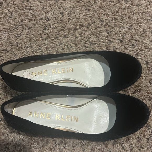 Anne Klein Hayden Block Heel Black Satin
Fabric w/Gem Jeweled Embellished Heel - Picture 7 of 12
